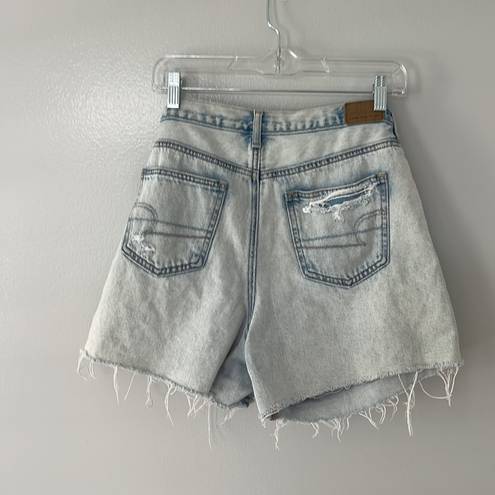 American Eagle  Mom Short Ripped Size 8 Light Wash