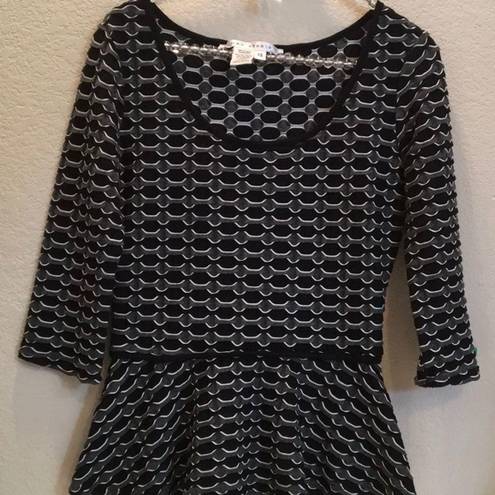 Max Studio  SWEET Peplum top gray black white XS