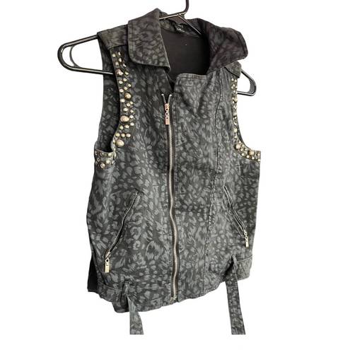 Max Rave  black/gray cheetah print vest size medium