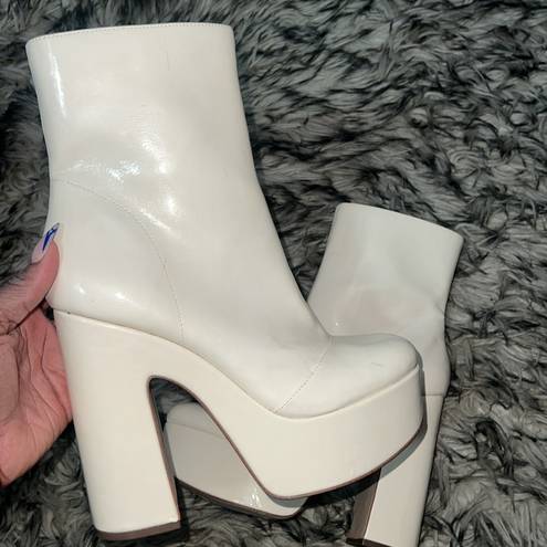 Jessica Simpson  Cream Platform Ankle Boots