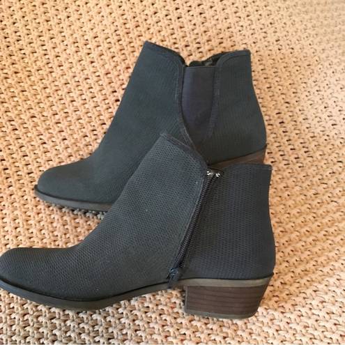 Kensie  Women's Gerona Gray Ankle Boot size 9