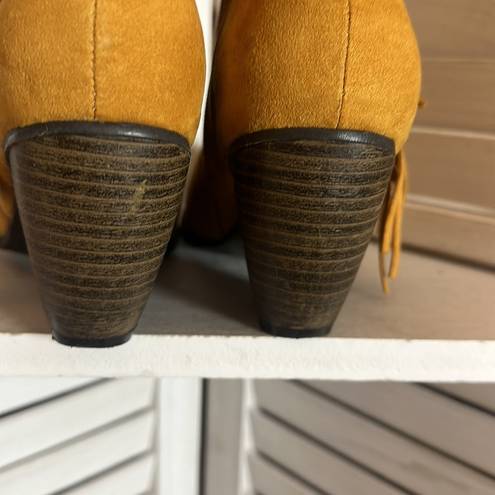 Shoedazzle  mustard booties with fringe