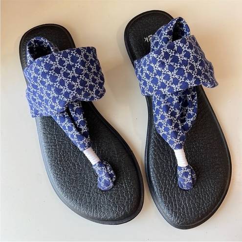 Sanuk Women’s  Blue and white stars pattern yoga sling sandals size 8