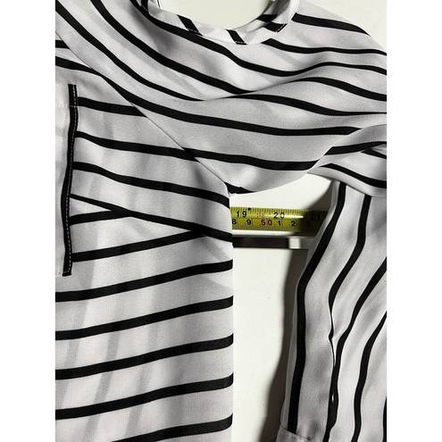 Valerie Stevens Women’s Top Black White Striped M Cold Shoulder Shirt Valarie Stevens 310601‎