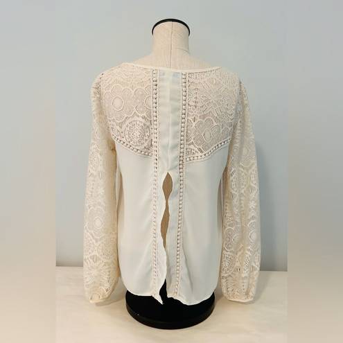 fab'rik Fab’rik Open Back Lace and Embroidered Cream Top size Medium