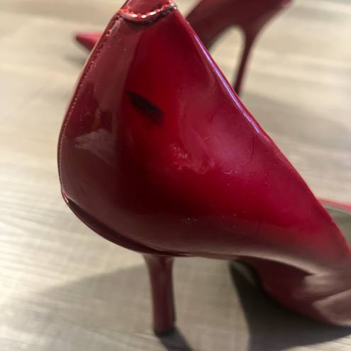 GUESS Red Pumps