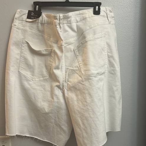 Ava & Viv New Sz 22 - Bermuda- Women's Plus Size High-Rise Jean Shorts - - White-