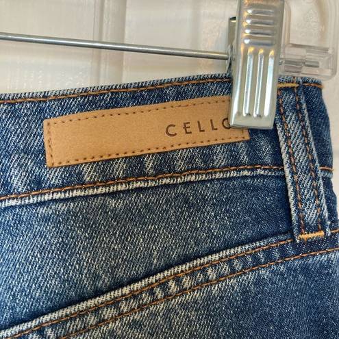 Cello NWT  Super High Rise Dad Jeans Distressed Size 7 28 New Ripped The Buckle