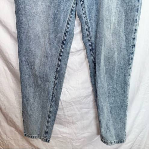 Missguided  Riot Light Wash Denim High Rise Straight Leg Mom Jean size US 10