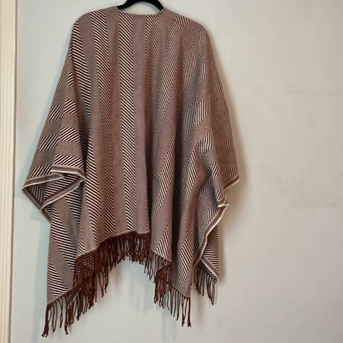 Universal Threads NWOT Poncho sweater