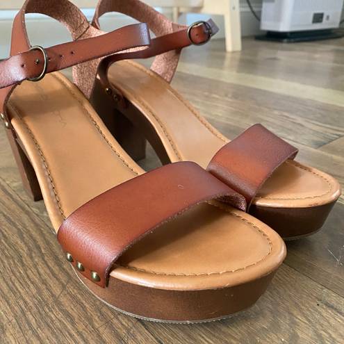 Big Buddha Brown Platform Heels Size 11