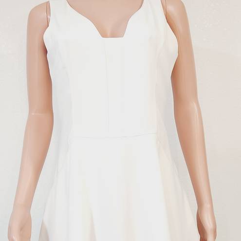 Etcetera White Flowy V- Neckline Sleeveless Dress With Pockets Sz 4