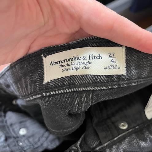 Abercrombie & Fitch Abercrombie SHORT Ultra High Rise Ankle Straight Jean Ripped Black Distressed