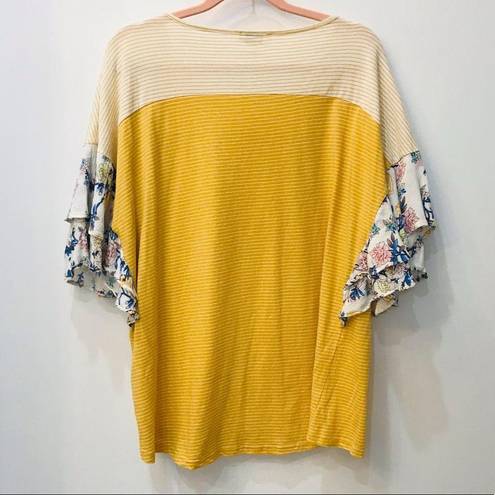 Umgee Boho Boutique floral yellow  shirt size Medium