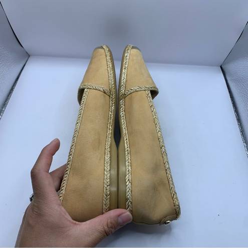 Stuart Weitzman  Womens Beige Flats Nubuc Tipradille Size 9.5M Suede Used 74368