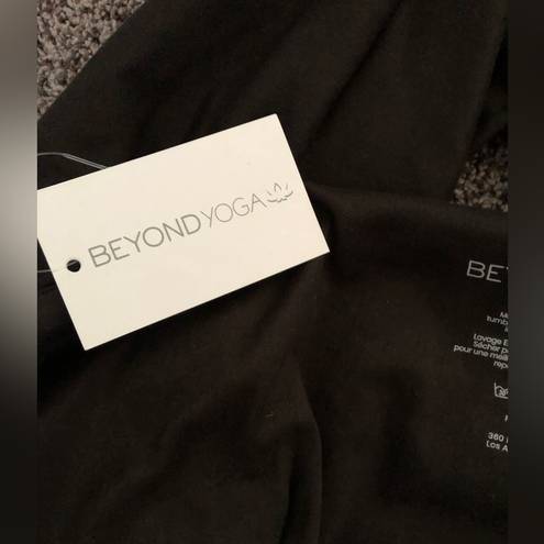 Beyond Yoga  black pocket infinity scarf NWT