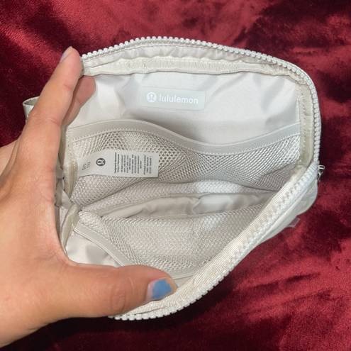 Lululemon Everywhere Belt Bag Workmark White Opal