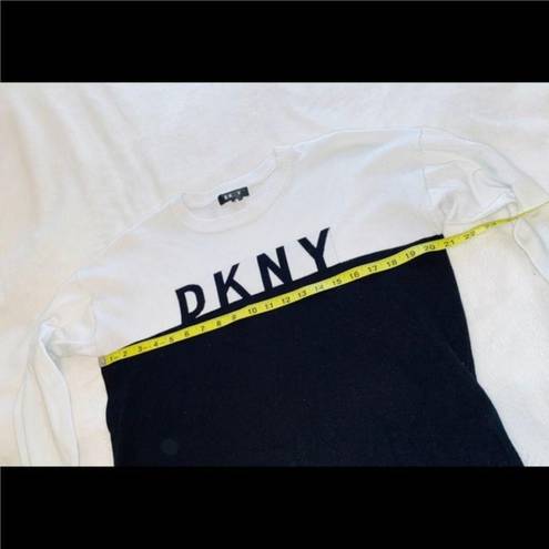 DKNY  Sweater sz M