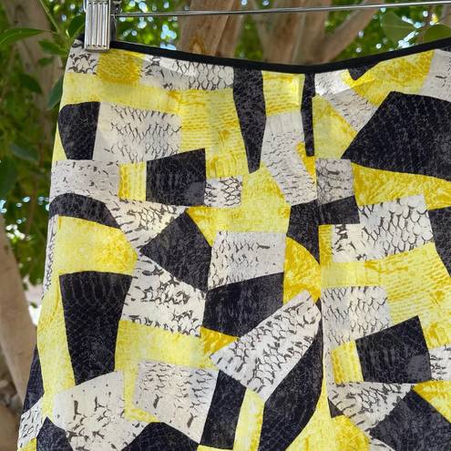 Equipment  Femme Shorts Womens Small Yellow Black Abstract Silk Summer Boho