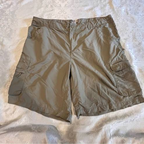 Bermuda Rei  shorts, machine wash, light weight, pockets front and back Size 20W