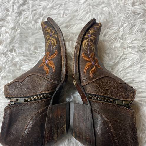 Charlie 1 Horse  western ankle boots 8