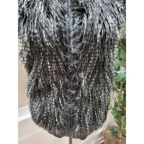 Romeo + Juliet Couture Romeo & Juliet Women Black Faux Fur Sleeveless Full Zip Casual Vest Size S