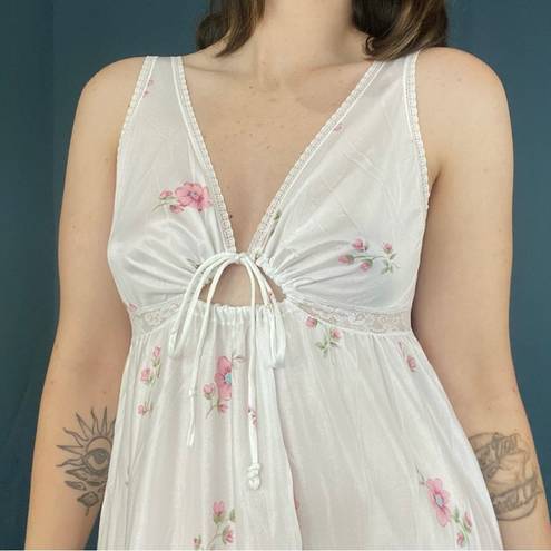 JC Penny Vintage 70s JCPenney Floral Keyhole Nightgown