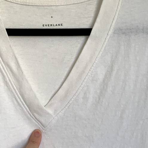 Everlane  The Vintage V-Neck Hemp Tee T-shirt in White