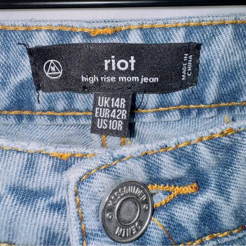 Missguided  Riot Light Wash Denim High Rise Straight Leg Mom Jean size US 10