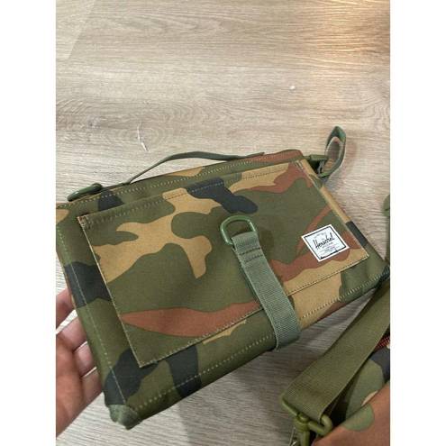 Krass&co Herschel Supply . Strand Camo Diaper Bag w/ Changing Pad Unisex Large