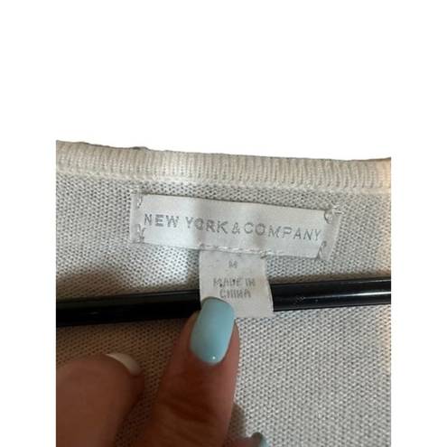 Krass&co NY &  White Asymmetrical Hem Long Sleeve Boat Neck Knit Sweater Women Sz M