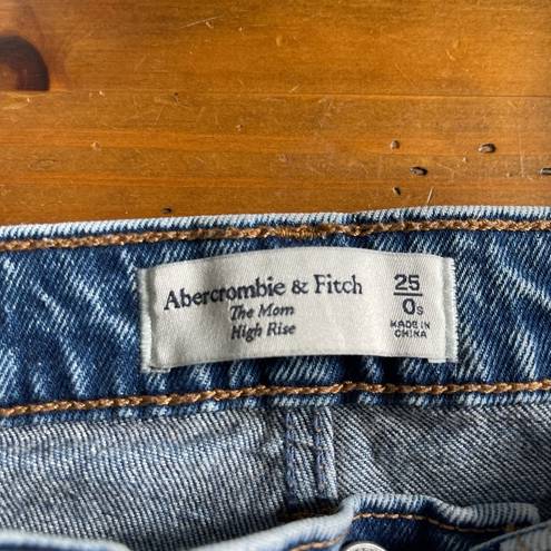 Abercrombie & Fitch  Distressed Jeans 25/0