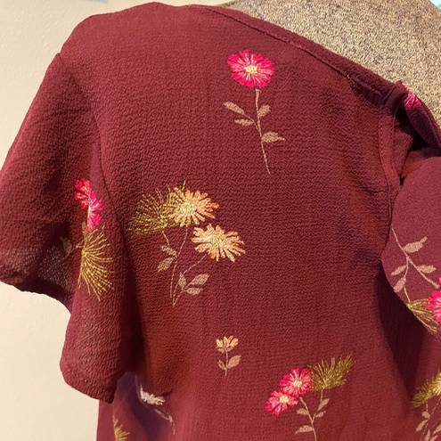 Blu Pepper 🌸 Burgundy floral top, flowy sleeves, relaxed, good for summer, flowers L large