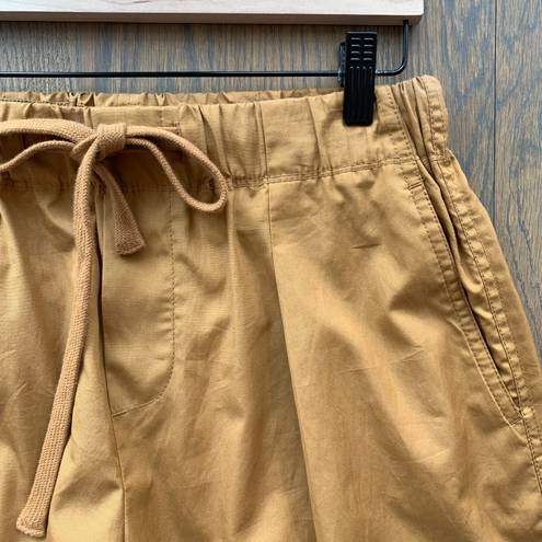 Vince NWT  Box Pleat Drawstring Shorts in Gold Ochre Size Medium