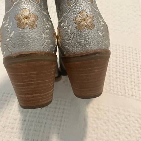 Dingo  Primrose floral embroidery silver western snip toe boots SHELF 8035