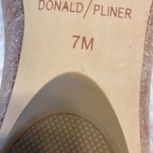 Donald Pliner  Shoes size 7M brand new please see all photos golden color