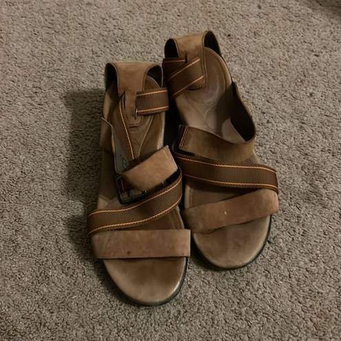 Keen  wedge sandals 8