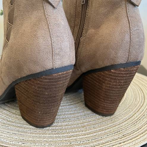 mix no. 6  Vince Ankle Boots Booties Tan Chunky heel sz 7.5