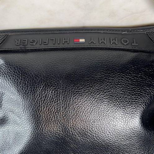 Tommy Hilfiger  90s Y2K Black faux leather purse with great logo placements