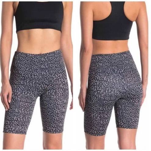 Onzie  Black Grey Leopard Pull On High Waist Activewear Biker Shorts Size XS