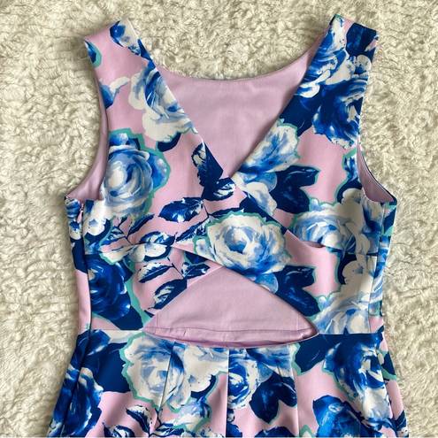 Betsey Johnson Floral Sleeveless Cut Out Back Dress Size 8 M Pink Blue Y2K Roses