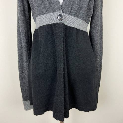 Vince  Cardigan Sweater Womens Medium 100% Cashmere V-Neck‎ 1-Button Long Sleeve