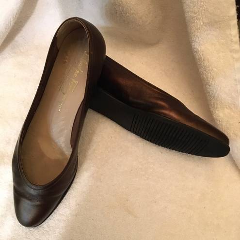 Salvatore Ferragamo Bronze Flat shoe size 8