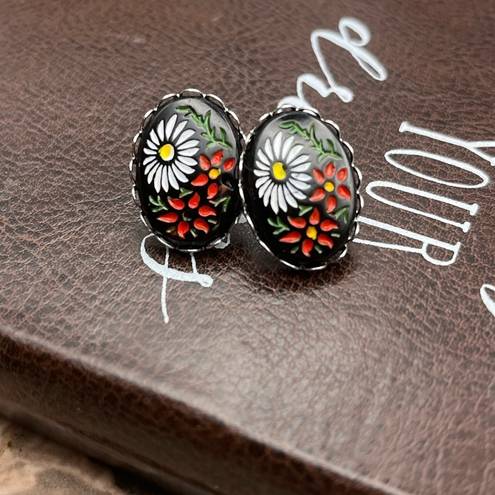 Daisy Vintage 1970s Black White  Red Floral Cabochon Stainless Steel Earrings