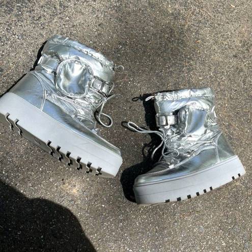 The Moon Mila Silver Metallic Winter Snow Boots w/ Side Pouches