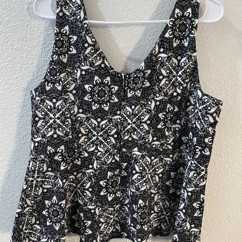 Torrid  Women’s Black & White Lace Print Peplum Top Size 0