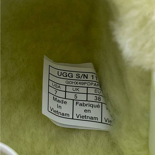 UGG New!  Fluff Yeah Slide Poppy Pollen Slipper Sandal Women Size 7