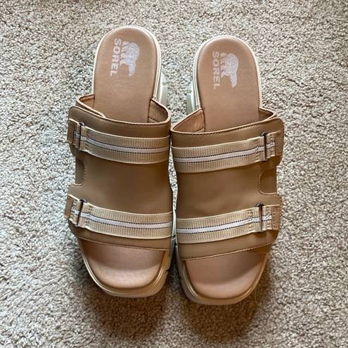 Sorel Joanie III Sporty Beige and White Leather Slide Wedge Sandal Size 9