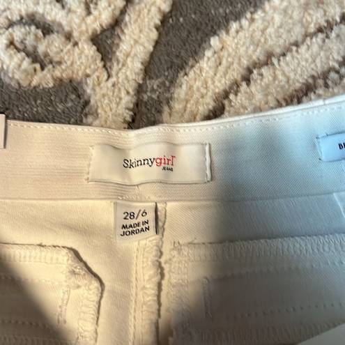 Skinny Girl  white jeans. NWT. Elastic waist and tummy control.