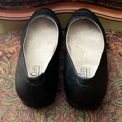 Cliffs  “Clara” Black Flats Faux Leather Size 6.5